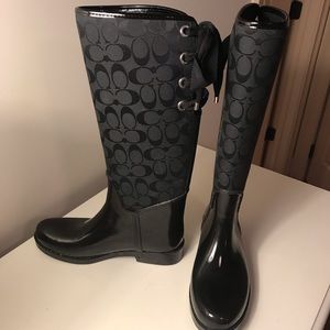 BLACK COACH RAIN BOOTS WITH BOW